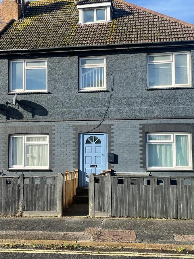 Lovely Spacious Loft Close To Train Station Worthing Kültér fotó