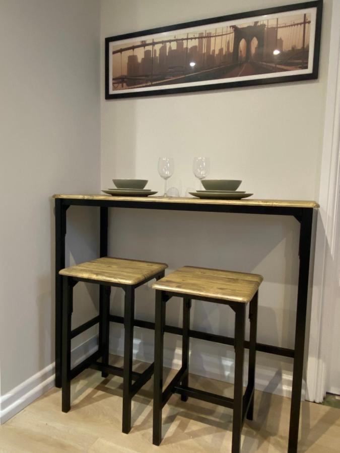 Lovely Spacious Loft Close To Train Station Worthing Kültér fotó