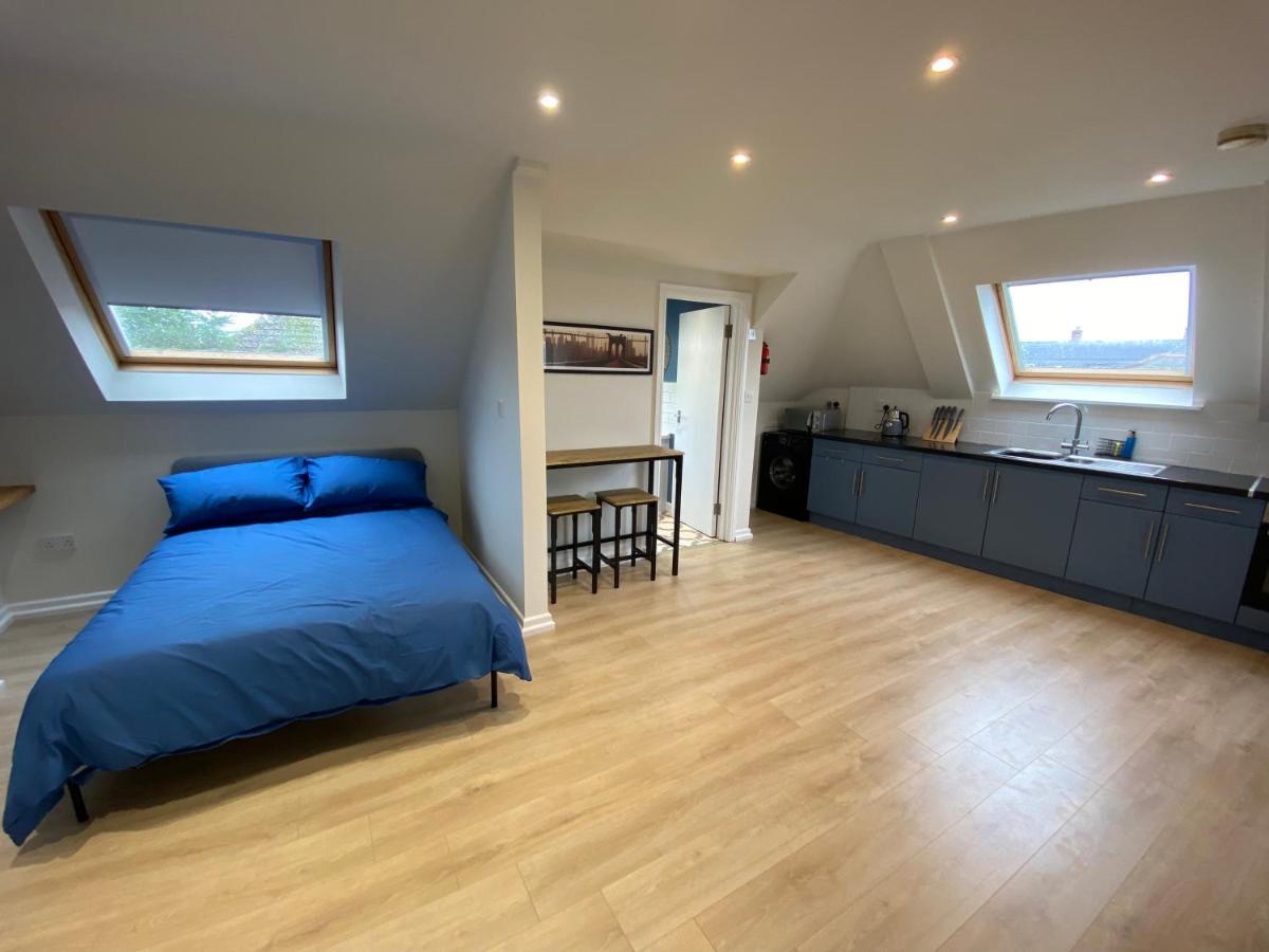 Lovely Spacious Loft Close To Train Station Worthing Kültér fotó