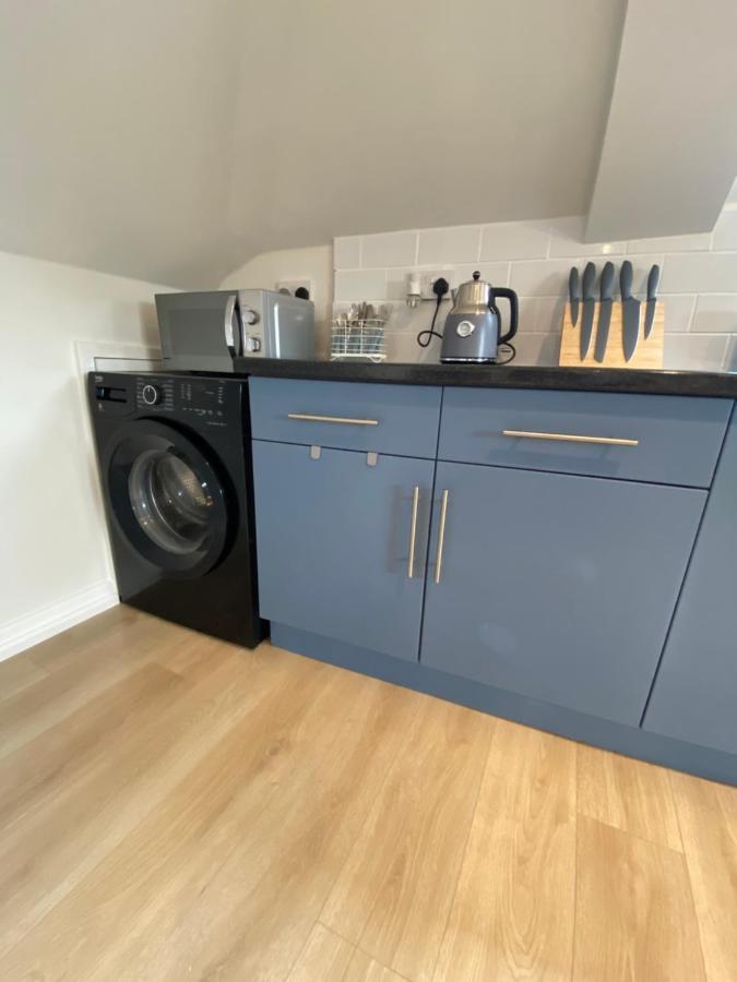 Lovely Spacious Loft Close To Train Station Worthing Kültér fotó