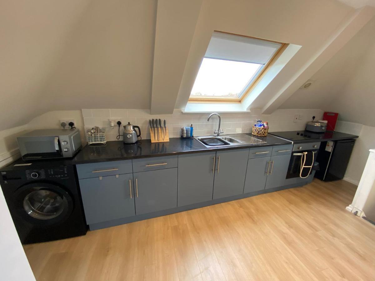 Lovely Spacious Loft Close To Train Station Worthing Kültér fotó