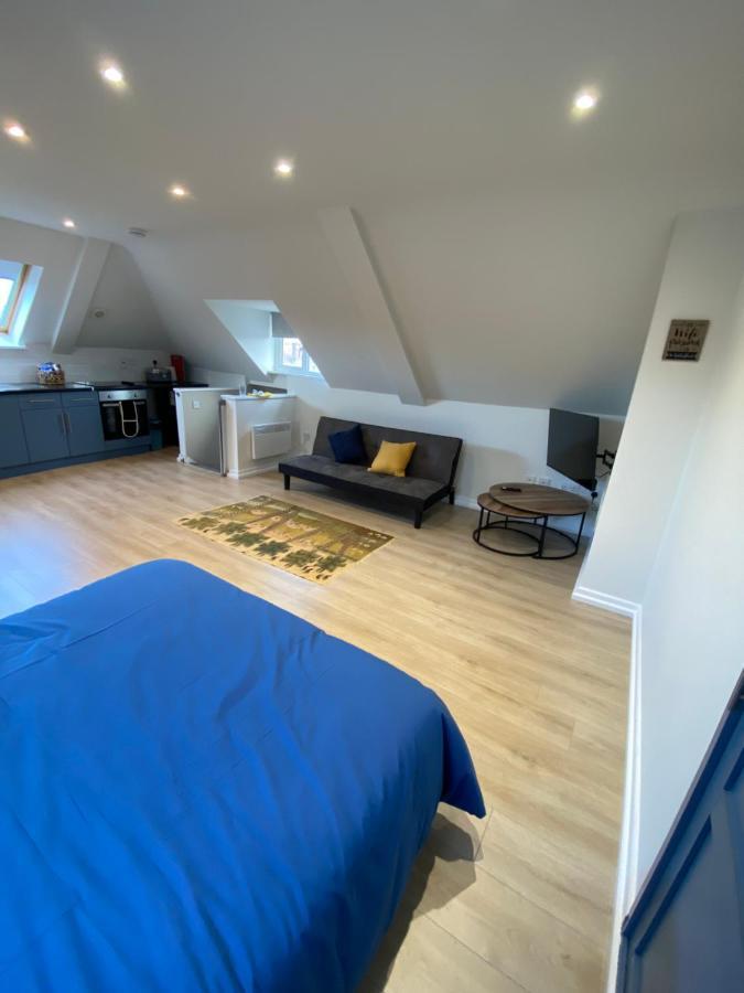Lovely Spacious Loft Close To Train Station Worthing Kültér fotó