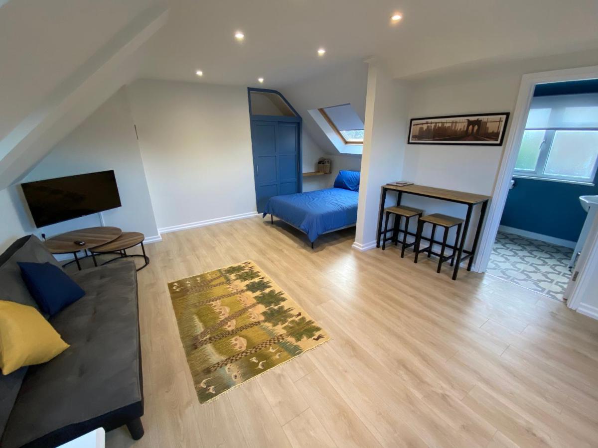 Lovely Spacious Loft Close To Train Station Worthing Kültér fotó
