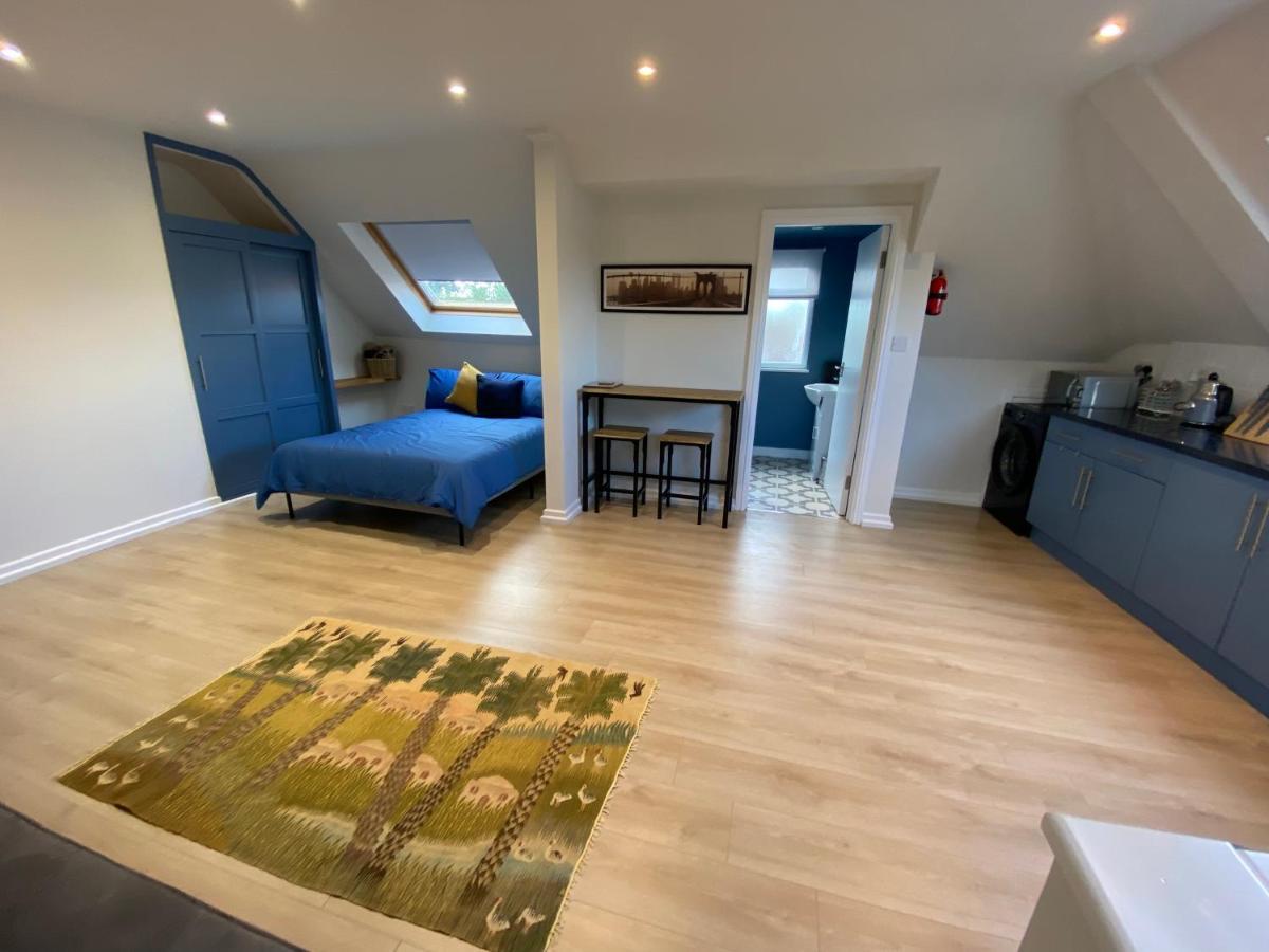 Lovely Spacious Loft Close To Train Station Worthing Kültér fotó