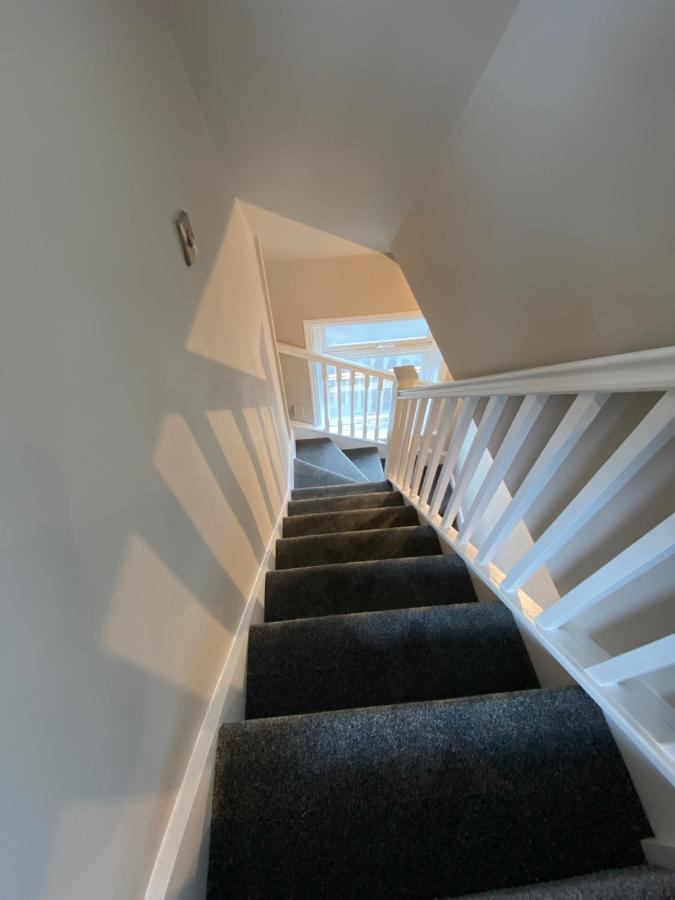 Lovely Spacious Loft Close To Train Station Worthing Kültér fotó