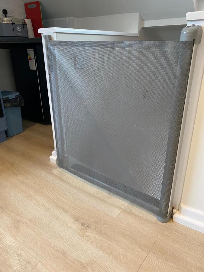 Lovely Spacious Loft Close To Train Station Worthing Kültér fotó
