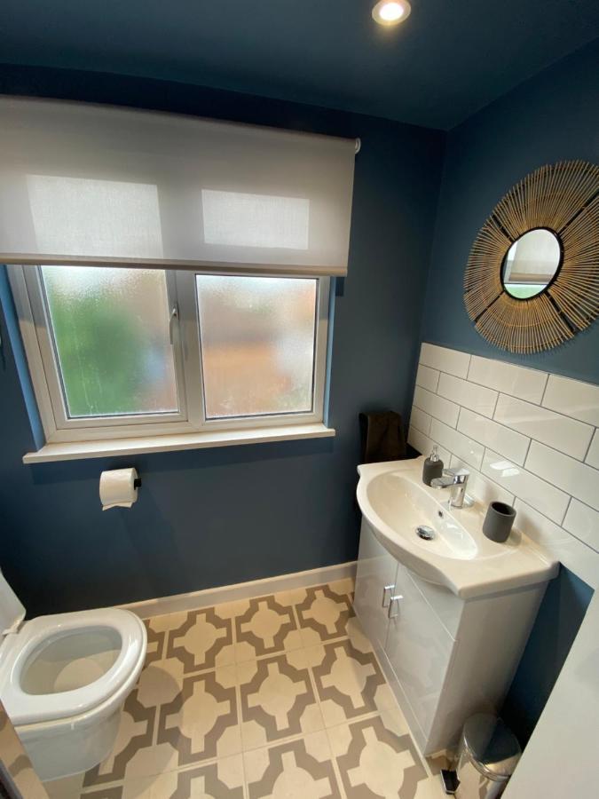 Lovely Spacious Loft Close To Train Station Worthing Kültér fotó