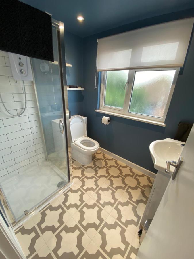 Lovely Spacious Loft Close To Train Station Worthing Kültér fotó