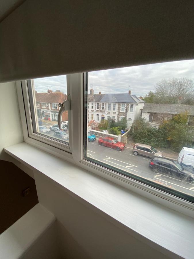 Lovely Spacious Loft Close To Train Station Worthing Kültér fotó