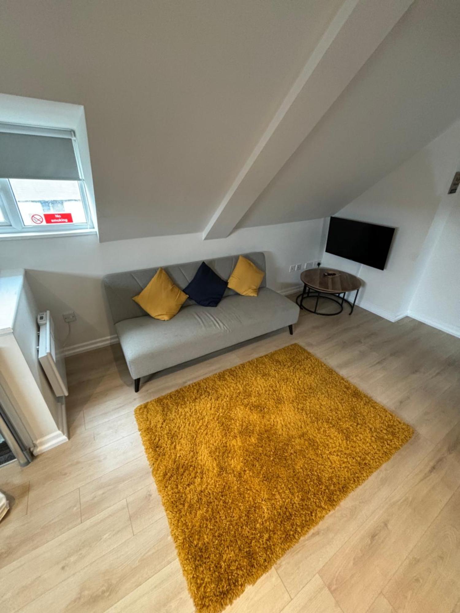 Lovely Spacious Loft Close To Train Station Worthing Kültér fotó