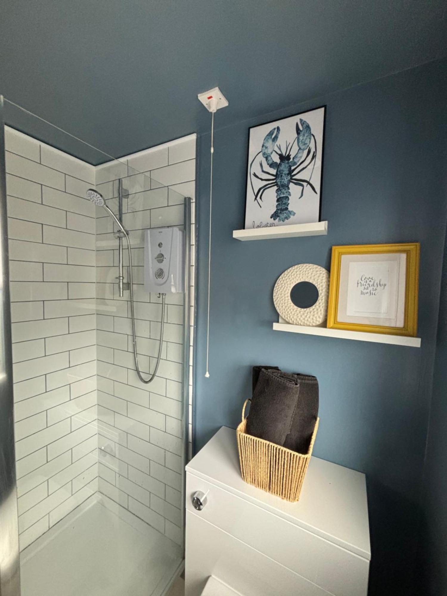 Lovely Spacious Loft Close To Train Station Worthing Kültér fotó